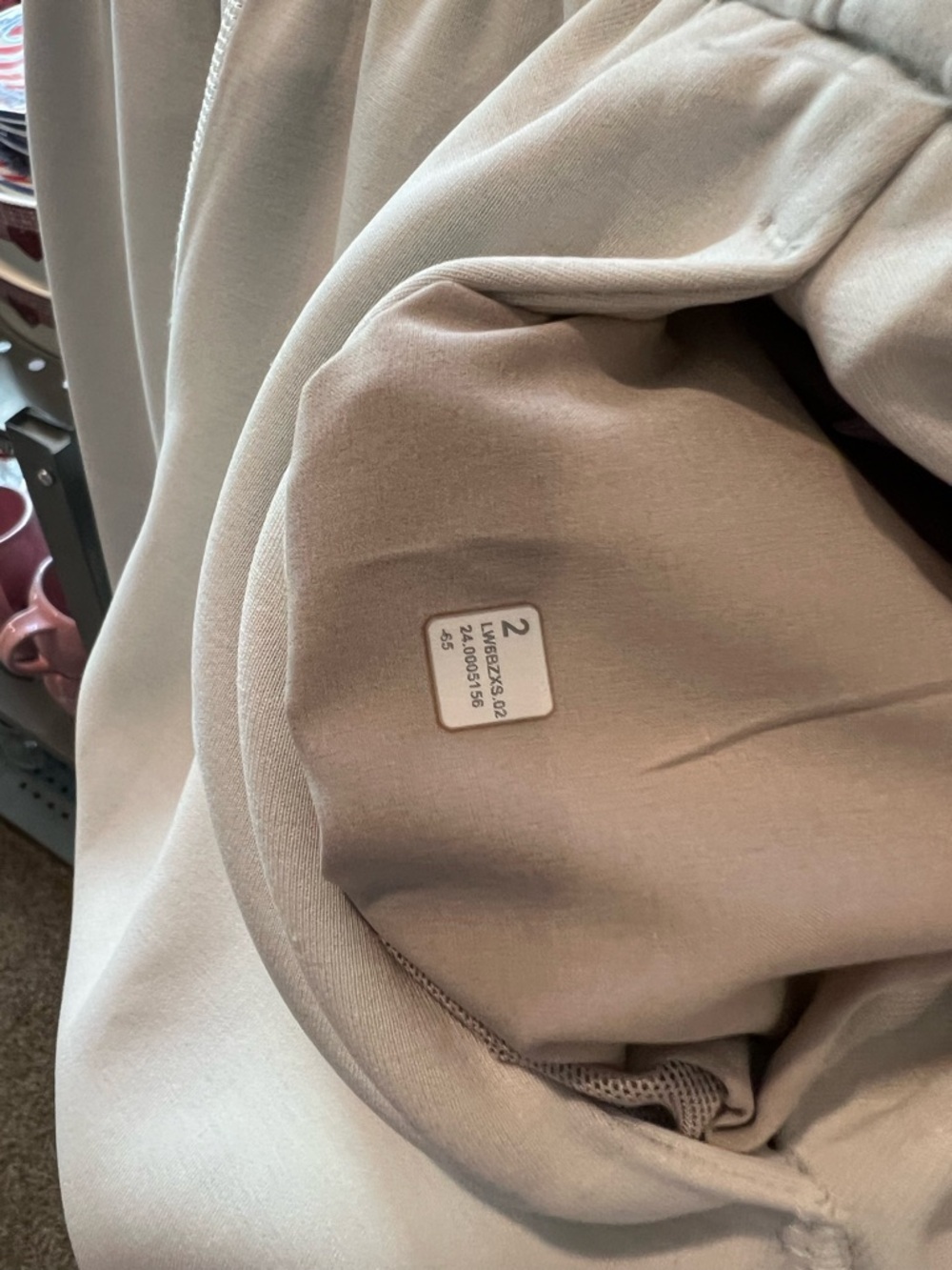 Lululemon Softstreme High-Rise Straight-Leg
Cropped Pant, Sz 2 - Picture 8 of 8